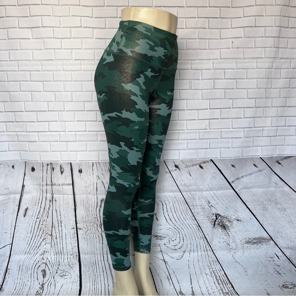 Beyond Yoga Glittery Camouflage High Rise Leggings Women’s Size Medium EUC - Picture 6 of 12